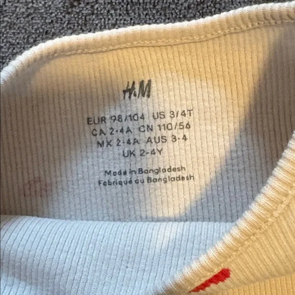 H&M Toddler Cream Long Sleeve Shirt with Red Hearts - Picture 2 of 3